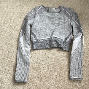 Grey athleta crop long sleeve top